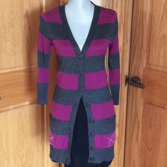 CIELO CLASSIC Botton Front Closure Cardigan. - Picture 2 of 8